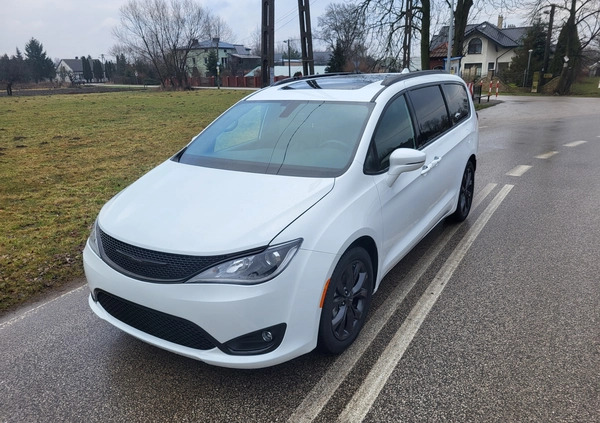 Chrysler Pacifica cena 121000 przebieg: 66450, rok produkcji 2019 z Stary Sącz małe 211